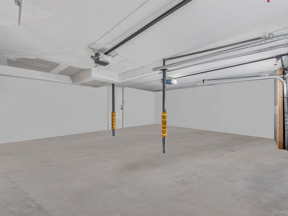 25 Farmington Lane, Melville NY 11747