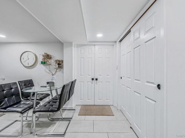 25 Farmington Lane, Melville NY 11747