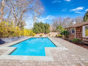 25 Farmington Lane, Melville NY 11747