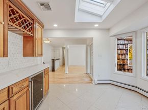 25 Farmington Lane, Melville NY 11747