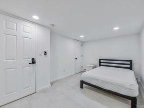 25 Farmington Lane, Melville NY 11747