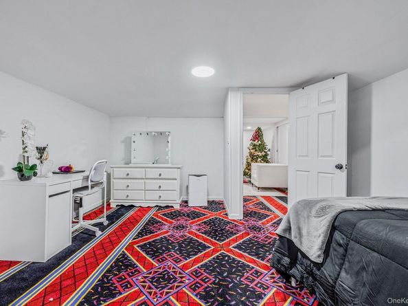 25 Farmington Lane, Melville NY 11747