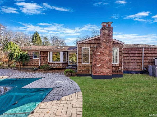 25 Farmington Lane, Melville NY 11747