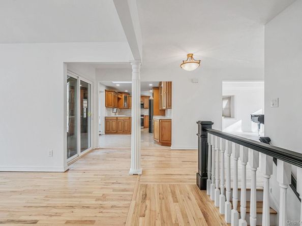 25 Farmington Lane, Melville NY 11747