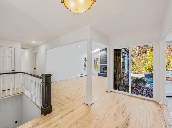 25 Farmington Lane, Melville NY 11747