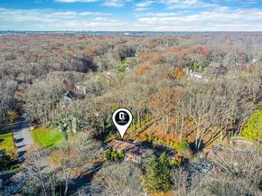 25 Farmington Lane, Melville NY 11747