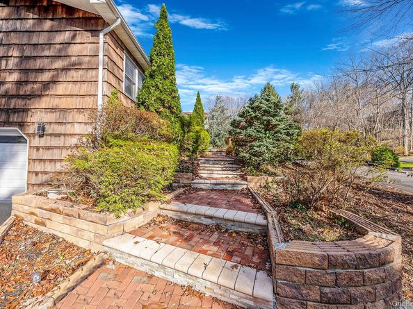 25 Farmington Lane, Melville NY 11747