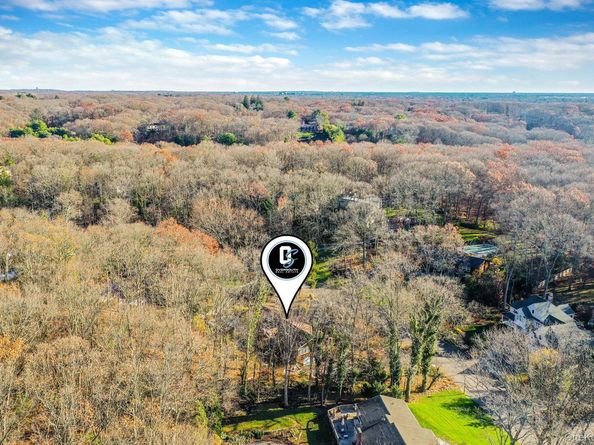 25 Farmington Lane, Melville NY 11747