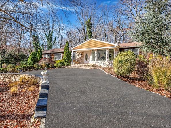 25 Farmington Lane, Melville NY 11747