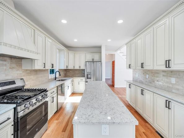 123 Cayuga Avenue, Deer Park NY 11729