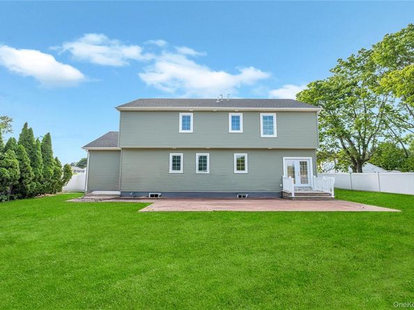 123 Cayuga Avenue, Deer Park NY 11729