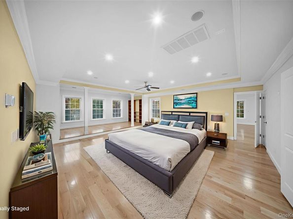 4 Coventry Court, Wheatley Heights NY 11798