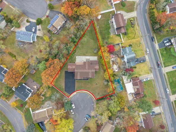 4 Coventry Court, Wheatley Heights NY 11798