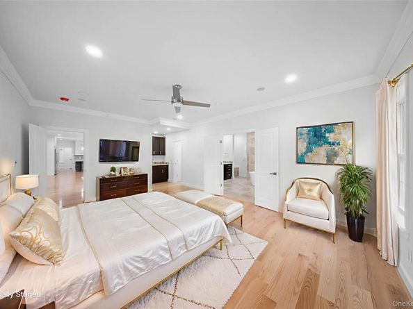 4 Coventry Court, Wheatley Heights NY 11798