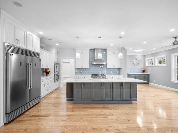 4 Coventry Court, Wheatley Heights NY 11798