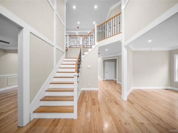 4 Coventry Court, Wheatley Heights NY 11798