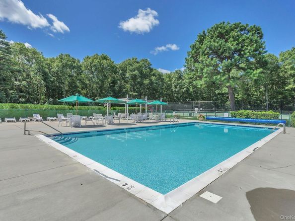 94 Hampton Vista Drive, Manorville NY 11949