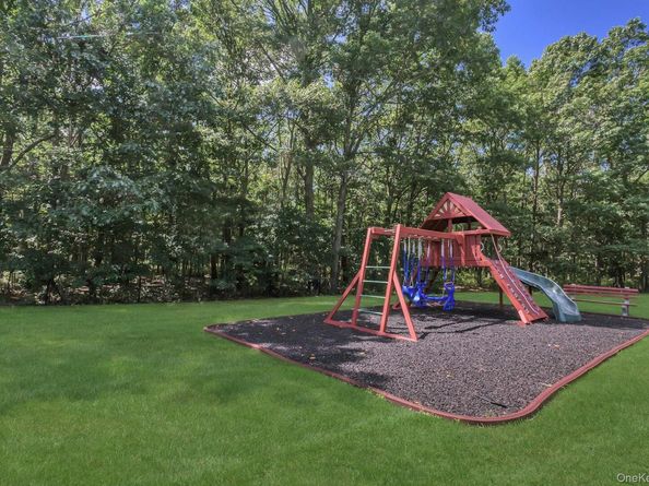 94 Hampton Vista Drive, Manorville NY 11949