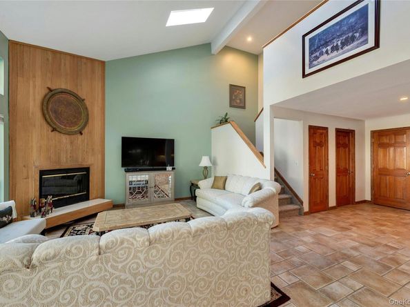 94 Hampton Vista Drive, Manorville NY 11949