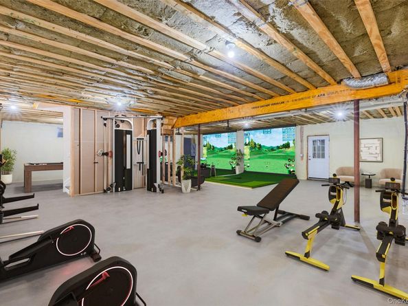 29 Hyacinth Road, Levittown NY 11756