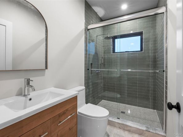 29 Hyacinth Road, Levittown NY 11756