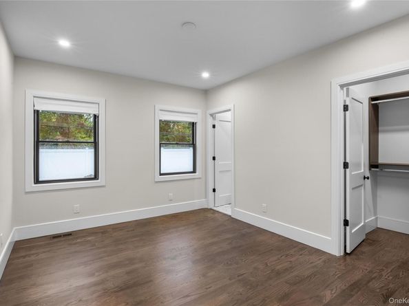 29 Hyacinth Road, Levittown NY 11756