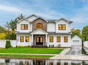 29 Hyacinth Road, Levittown NY 11756