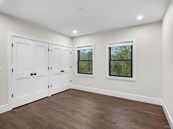 29 Hyacinth Road, Levittown NY 11756