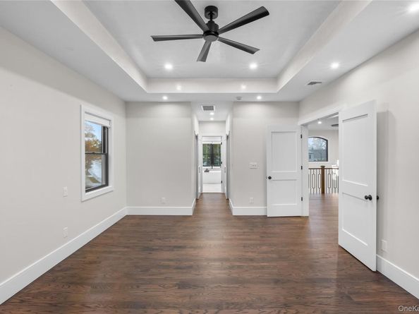 29 Hyacinth Road, Levittown NY 11756