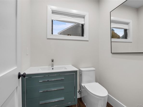 29 Hyacinth Road, Levittown NY 11756