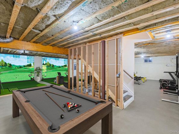 29 Hyacinth Road, Levittown NY 11756