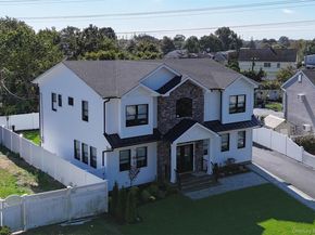 29 Hyacinth Road, Levittown NY 11756