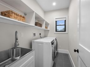 29 Hyacinth Road, Levittown NY 11756