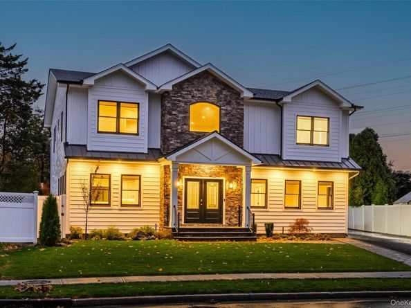 29 Hyacinth Road, Levittown NY 11756