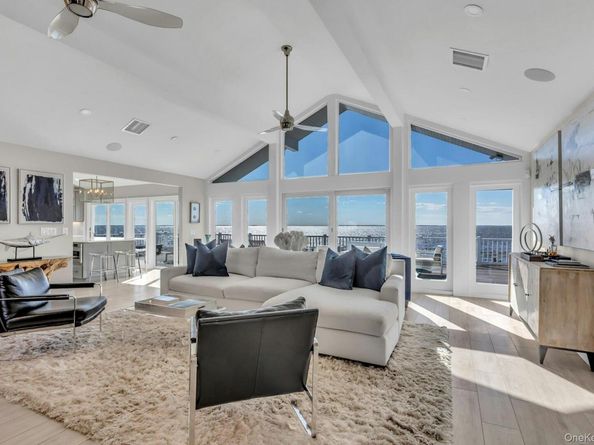 270 Edgewater Avenue, Bayport NY 11705