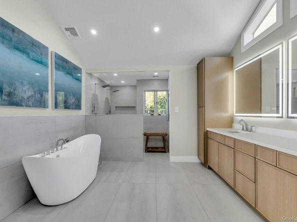 270 Edgewater Avenue, Bayport NY 11705