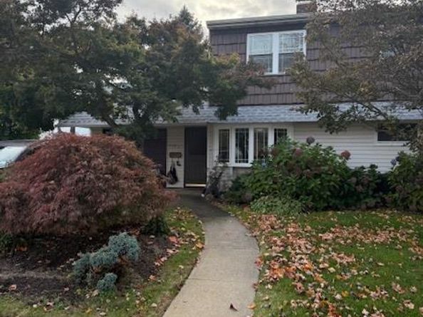 112 Gun Lane, Levittown NY 11756