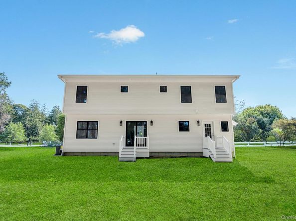 84 W James Hawkins Road, Moriches NY 11955