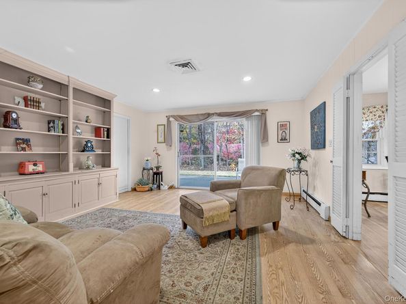 25 Shelbourne Lane, Stony Brook NY 11790