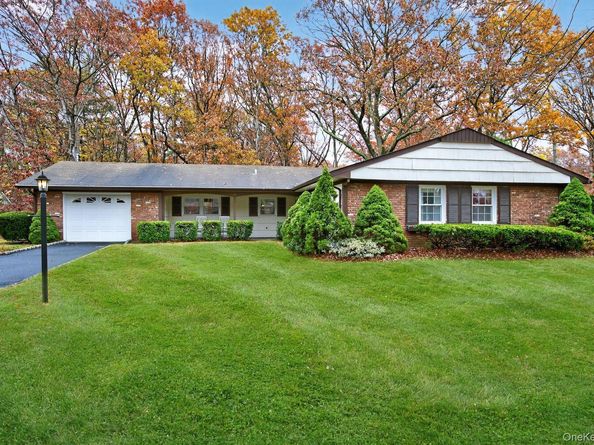 25 Shelbourne Lane, Stony Brook NY 11790