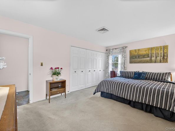 25 Shelbourne Lane, Stony Brook NY 11790