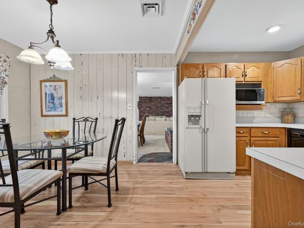 25 Shelbourne Lane, Stony Brook NY 11790