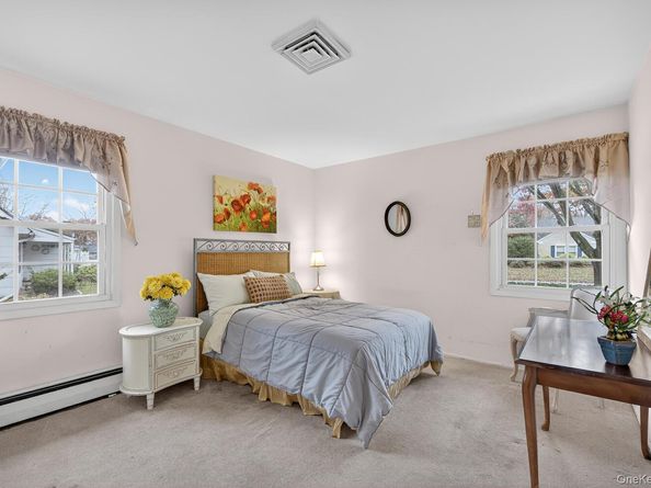 25 Shelbourne Lane, Stony Brook NY 11790