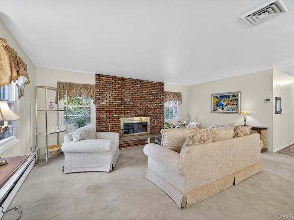 25 Shelbourne Lane, Stony Brook NY 11790