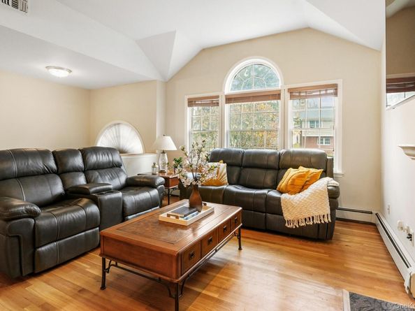 136 Edgewood Avenue, Thornwood NY 10594