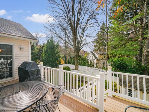 136 Edgewood Avenue, Thornwood NY 10594