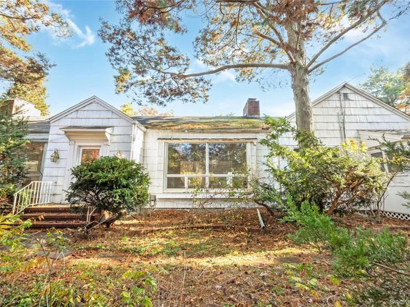 5 Bagatelle Road, Dix Hills NY 11746