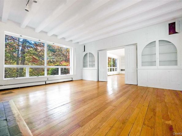 5 Bagatelle Road, Dix Hills NY 11746