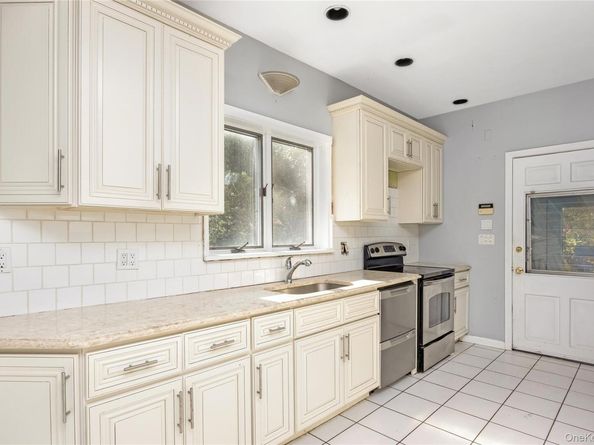 5 Bagatelle Road, Dix Hills NY 11746