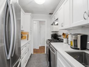 45 Hill Park Avenue PR2, Great Neck NY 11021